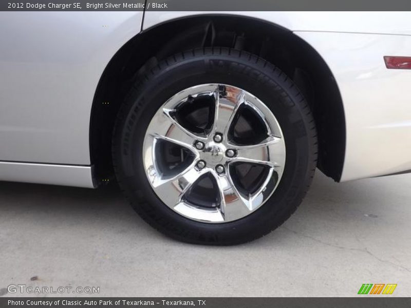 Bright Silver Metallic / Black 2012 Dodge Charger SE