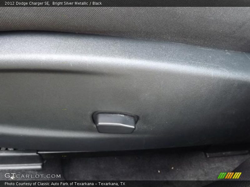 Bright Silver Metallic / Black 2012 Dodge Charger SE