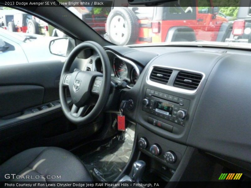 New Bright White / Black 2013 Dodge Avenger SE V6
