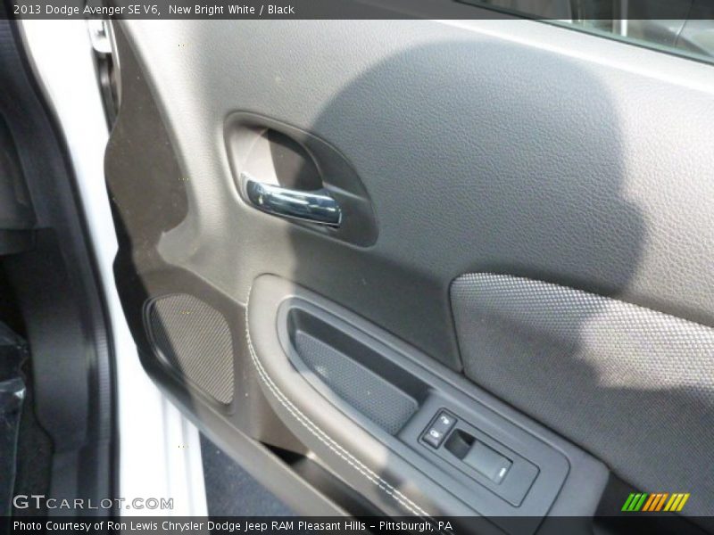 New Bright White / Black 2013 Dodge Avenger SE V6