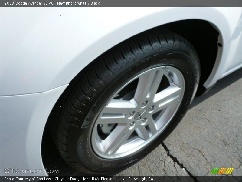 New Bright White / Black 2013 Dodge Avenger SE V6