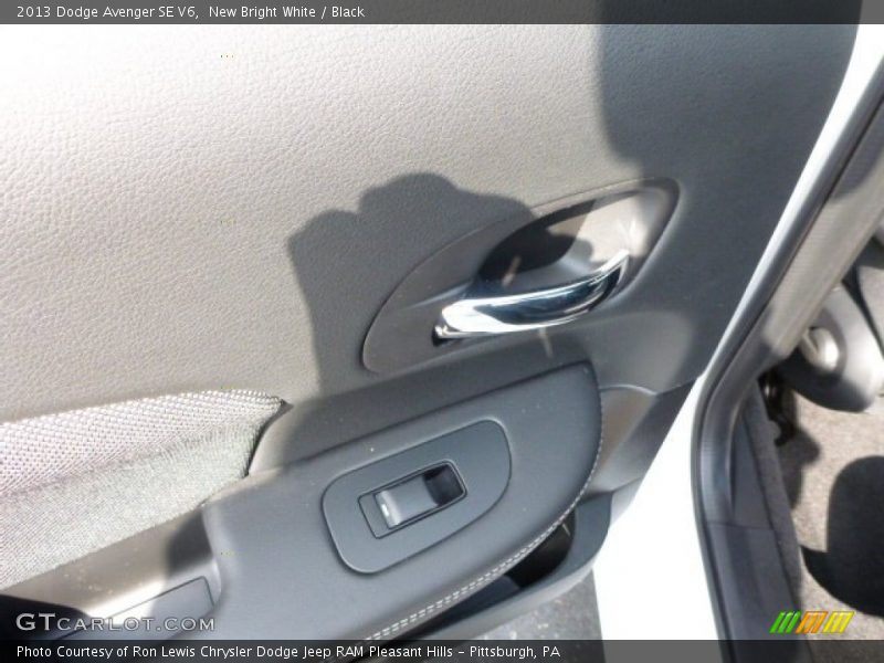 New Bright White / Black 2013 Dodge Avenger SE V6