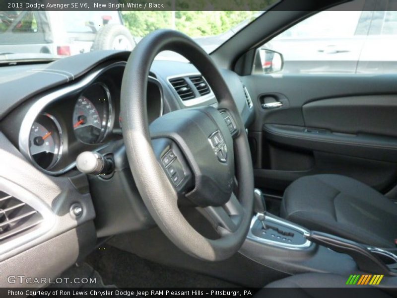 New Bright White / Black 2013 Dodge Avenger SE V6