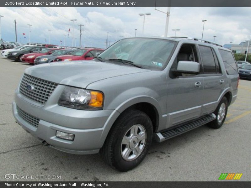 Front 3/4 View of 2006 Expedition Limited 4x4