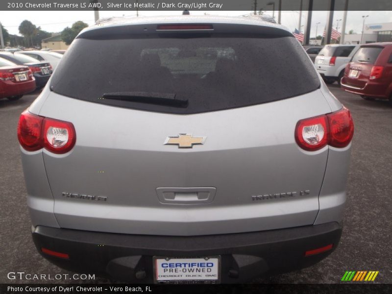 Silver Ice Metallic / Dark Gray/Light Gray 2010 Chevrolet Traverse LS AWD