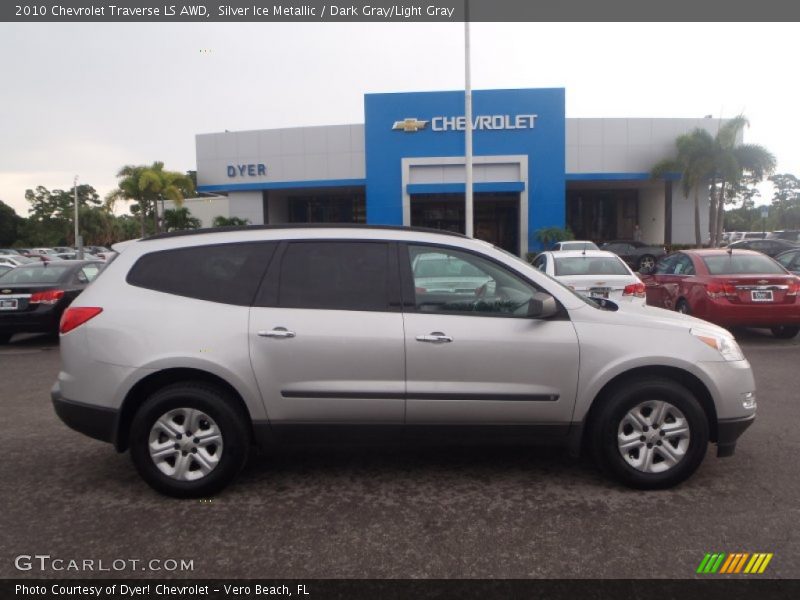 Silver Ice Metallic / Dark Gray/Light Gray 2010 Chevrolet Traverse LS AWD