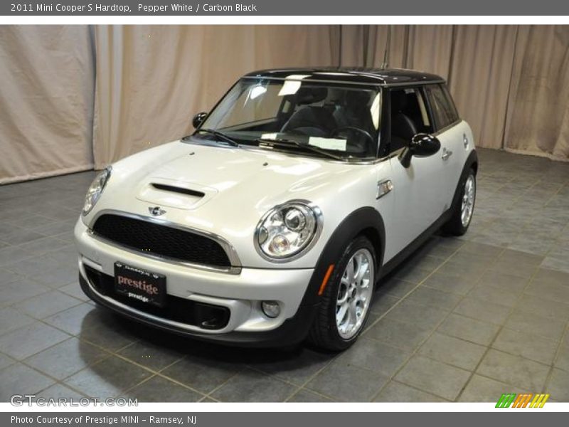Pepper White / Carbon Black 2011 Mini Cooper S Hardtop