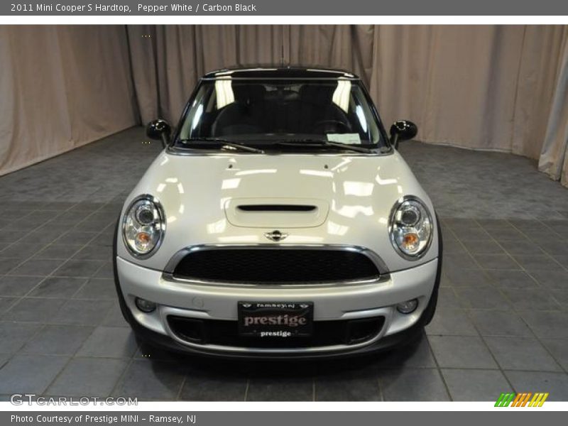 Pepper White / Carbon Black 2011 Mini Cooper S Hardtop