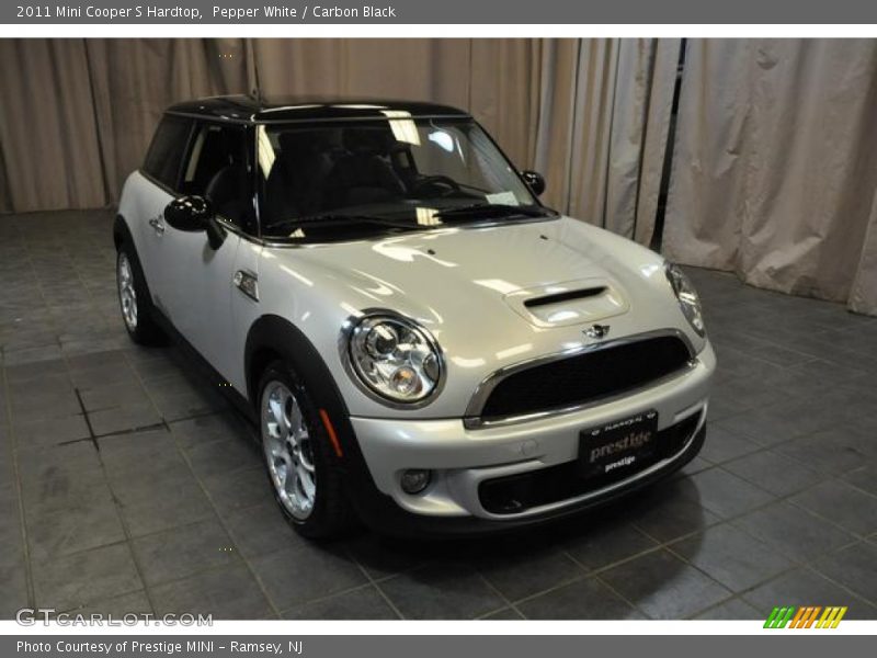 Pepper White / Carbon Black 2011 Mini Cooper S Hardtop