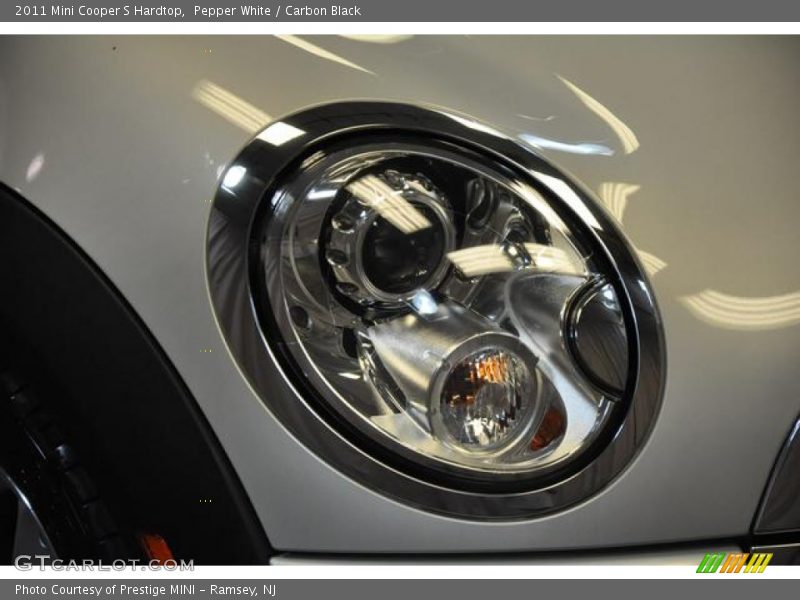 Pepper White / Carbon Black 2011 Mini Cooper S Hardtop