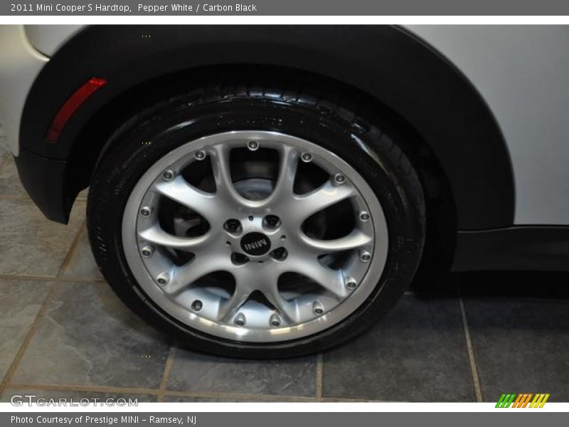 Pepper White / Carbon Black 2011 Mini Cooper S Hardtop
