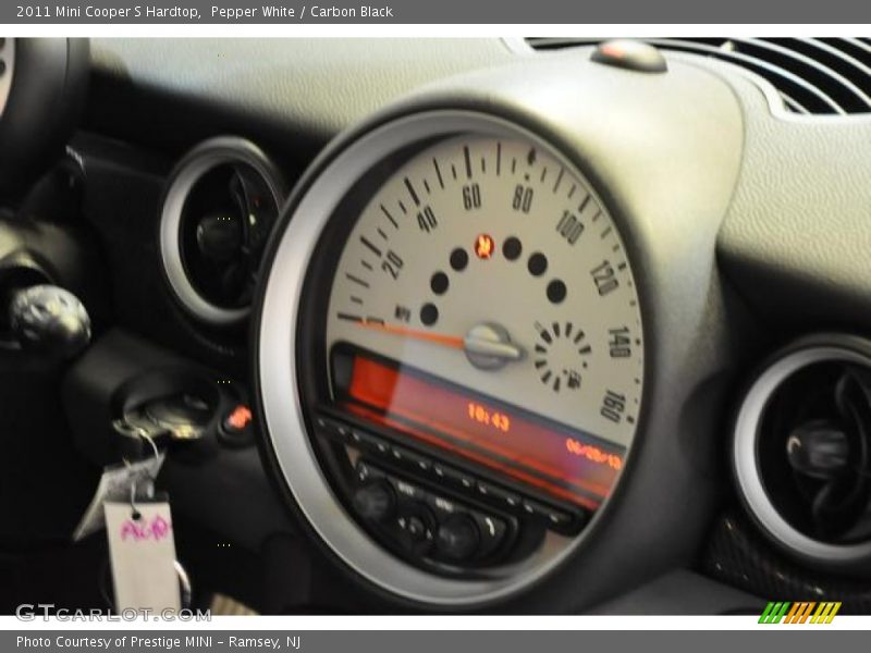 Pepper White / Carbon Black 2011 Mini Cooper S Hardtop