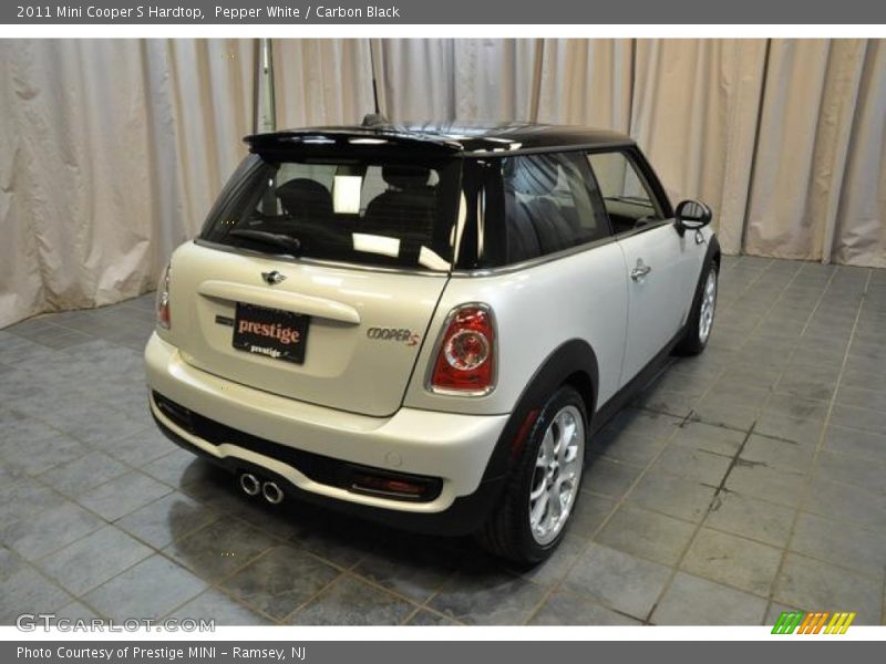 Pepper White / Carbon Black 2011 Mini Cooper S Hardtop