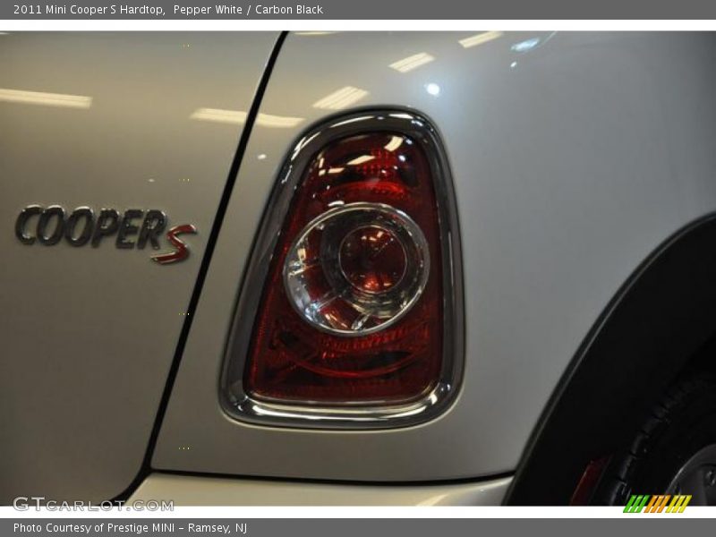 Pepper White / Carbon Black 2011 Mini Cooper S Hardtop