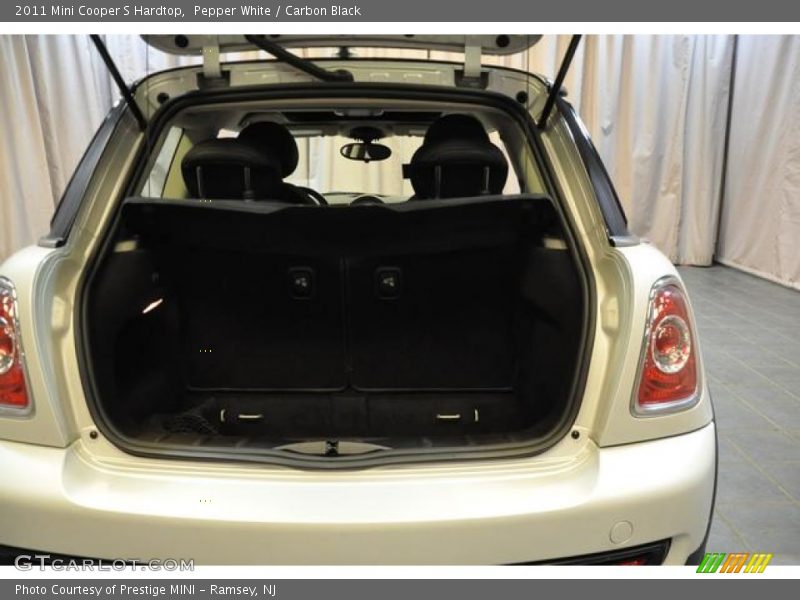 Pepper White / Carbon Black 2011 Mini Cooper S Hardtop