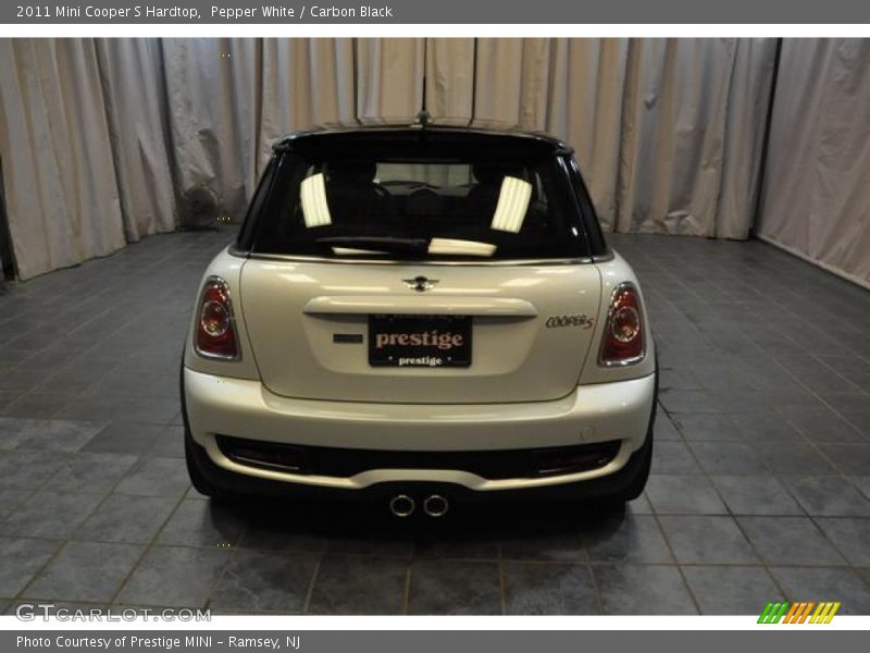 Pepper White / Carbon Black 2011 Mini Cooper S Hardtop