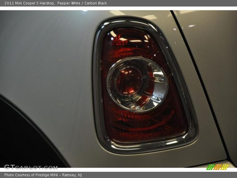 Pepper White / Carbon Black 2011 Mini Cooper S Hardtop