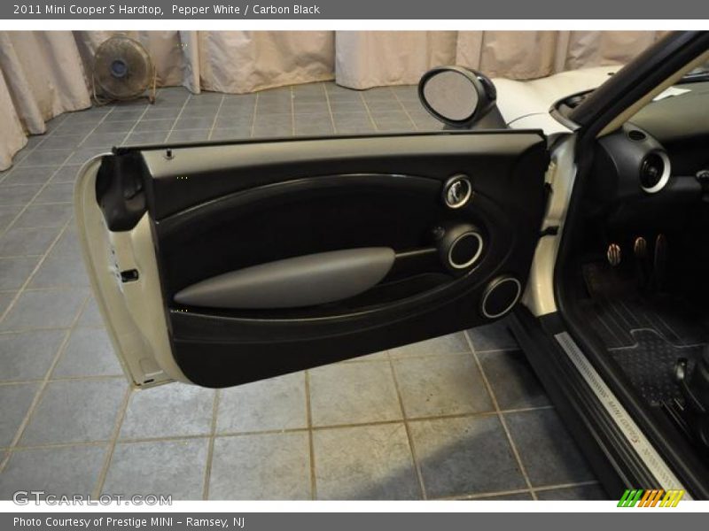 Pepper White / Carbon Black 2011 Mini Cooper S Hardtop