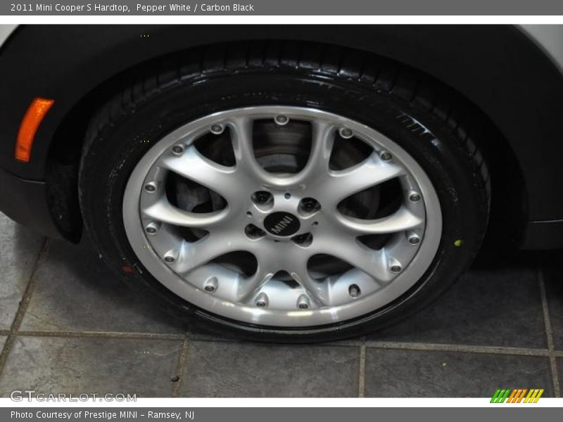 Pepper White / Carbon Black 2011 Mini Cooper S Hardtop