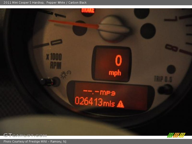Pepper White / Carbon Black 2011 Mini Cooper S Hardtop