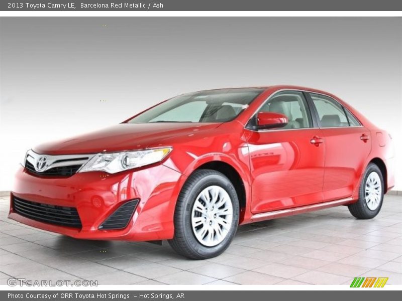 Front 3/4 View of 2013 Camry LE
