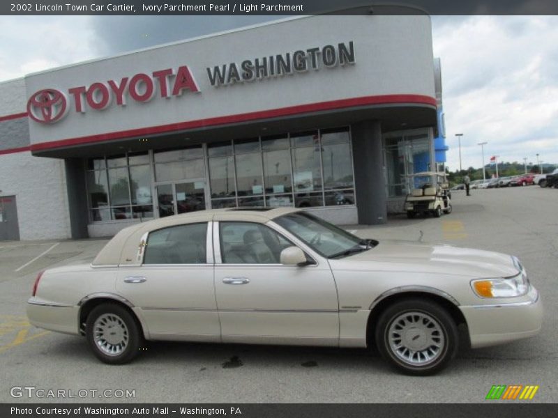 Ivory Parchment Pearl / Light Parchment 2002 Lincoln Town Car Cartier