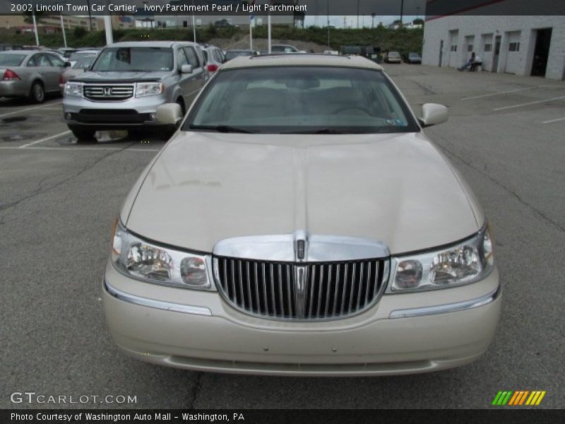 Ivory Parchment Pearl / Light Parchment 2002 Lincoln Town Car Cartier