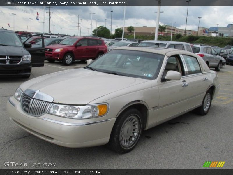 Ivory Parchment Pearl / Light Parchment 2002 Lincoln Town Car Cartier