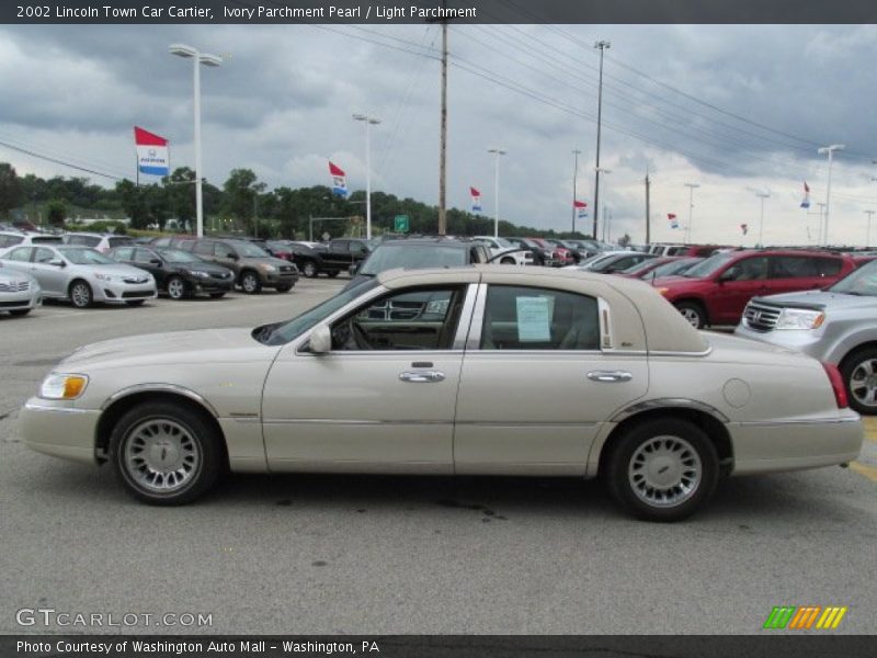 Ivory Parchment Pearl / Light Parchment 2002 Lincoln Town Car Cartier