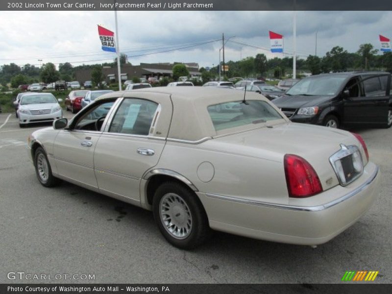 Ivory Parchment Pearl / Light Parchment 2002 Lincoln Town Car Cartier