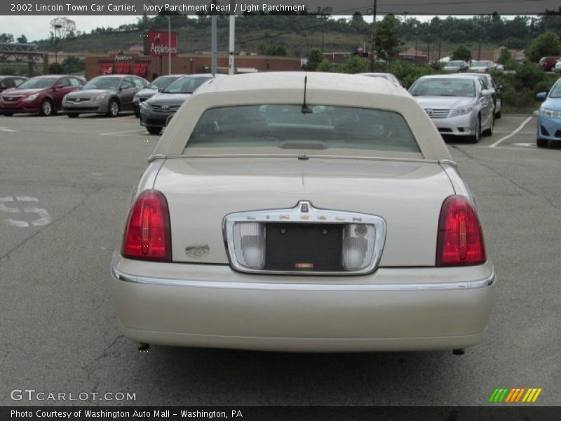 Ivory Parchment Pearl / Light Parchment 2002 Lincoln Town Car Cartier