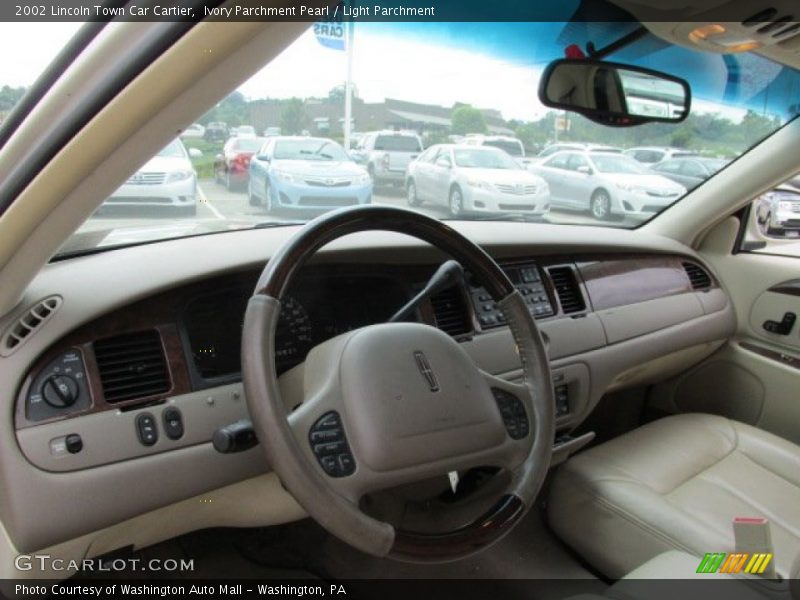 Ivory Parchment Pearl / Light Parchment 2002 Lincoln Town Car Cartier