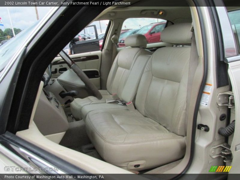 Ivory Parchment Pearl / Light Parchment 2002 Lincoln Town Car Cartier