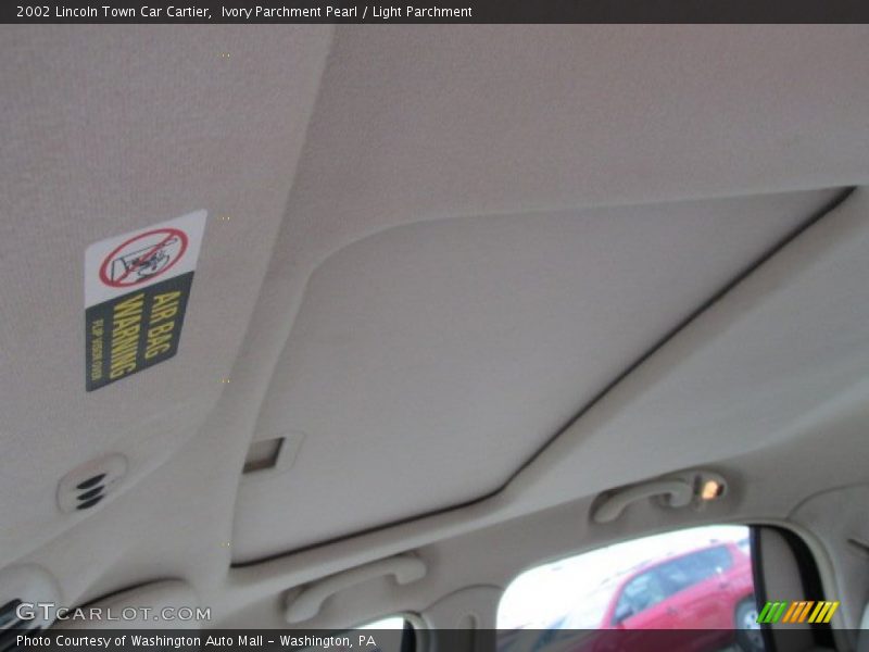 Ivory Parchment Pearl / Light Parchment 2002 Lincoln Town Car Cartier