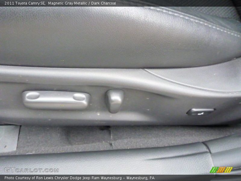 Magnetic Gray Metallic / Dark Charcoal 2011 Toyota Camry SE