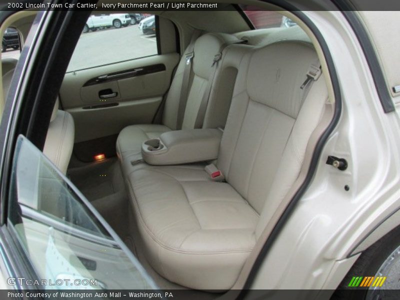 Ivory Parchment Pearl / Light Parchment 2002 Lincoln Town Car Cartier