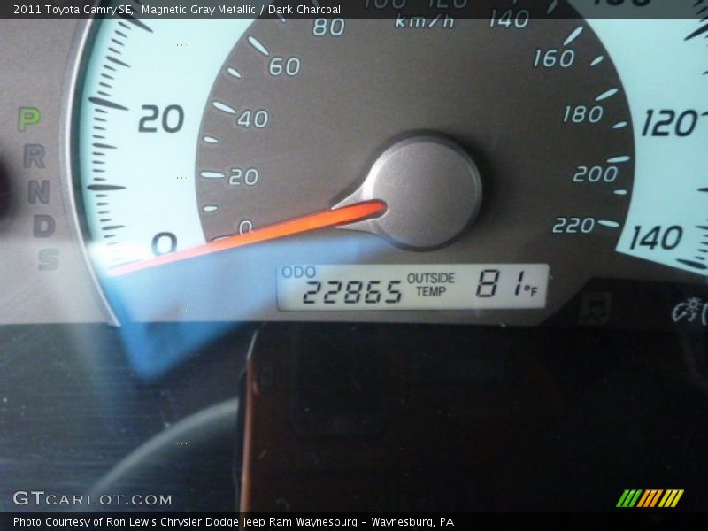 Magnetic Gray Metallic / Dark Charcoal 2011 Toyota Camry SE