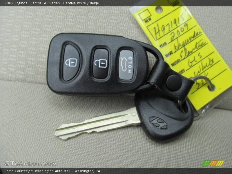 Captiva White / Beige 2009 Hyundai Elantra GLS Sedan