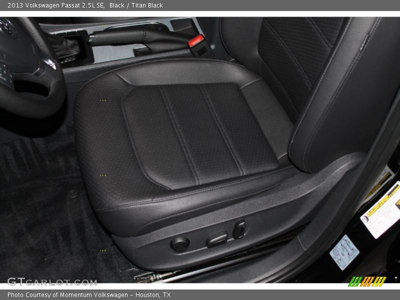 Black / Titan Black 2013 Volkswagen Passat 2.5L SE
