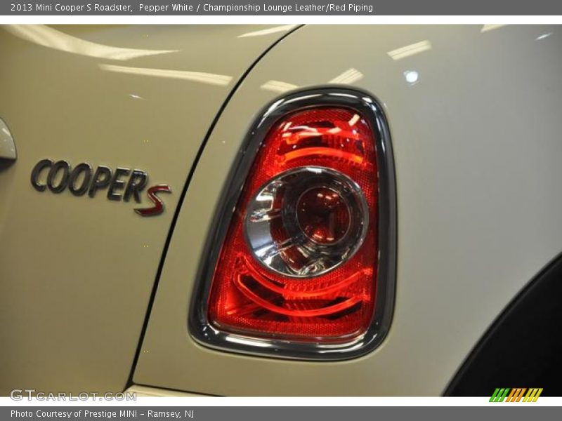 Pepper White / Championship Lounge Leather/Red Piping 2013 Mini Cooper S Roadster