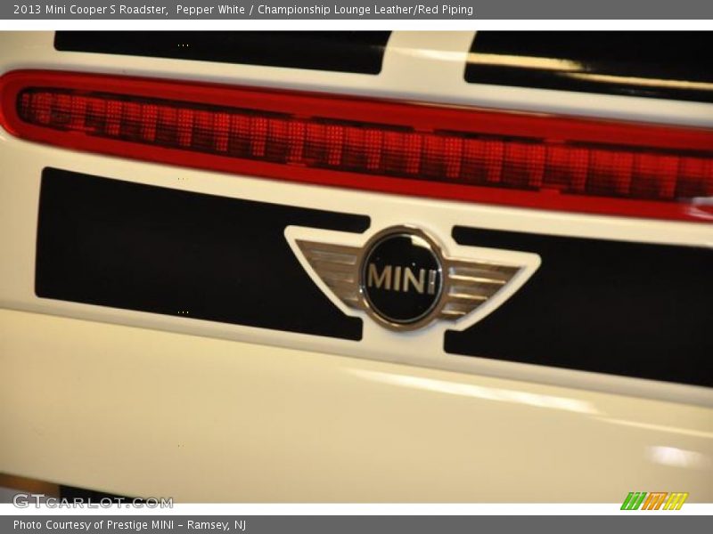 Pepper White / Championship Lounge Leather/Red Piping 2013 Mini Cooper S Roadster