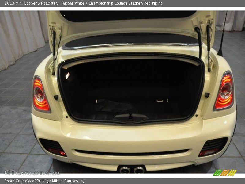 Pepper White / Championship Lounge Leather/Red Piping 2013 Mini Cooper S Roadster