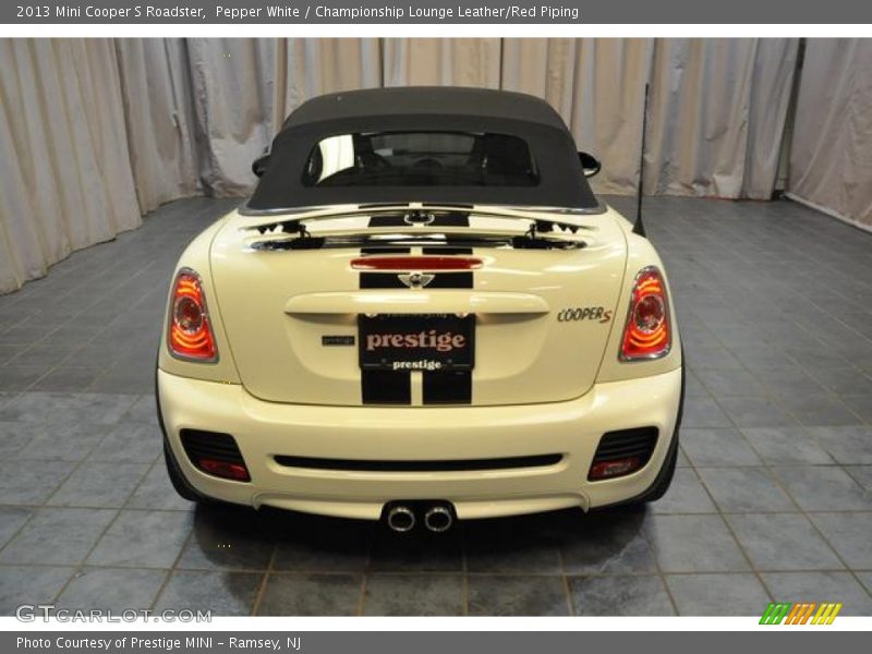 Pepper White / Championship Lounge Leather/Red Piping 2013 Mini Cooper S Roadster
