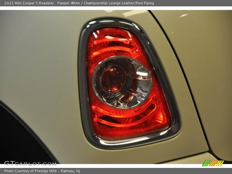 Pepper White / Championship Lounge Leather/Red Piping 2013 Mini Cooper S Roadster