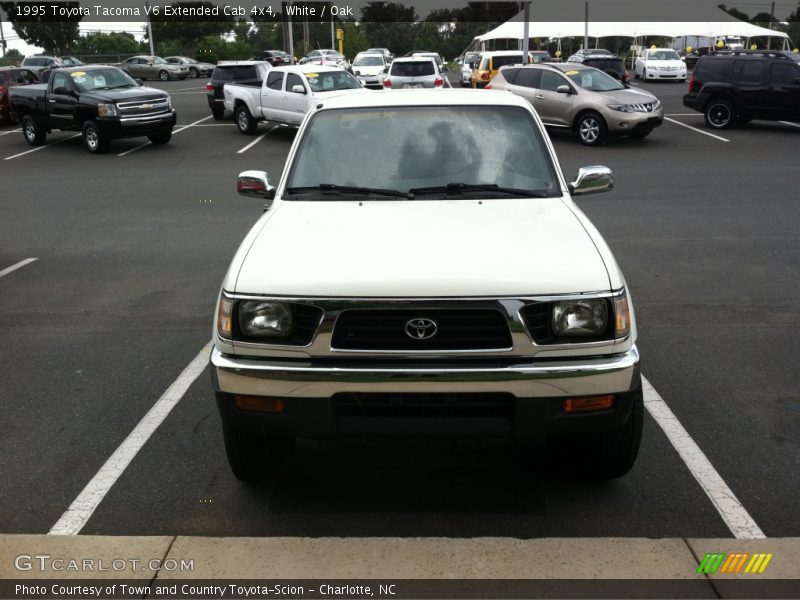 White / Oak 1995 Toyota Tacoma V6 Extended Cab 4x4