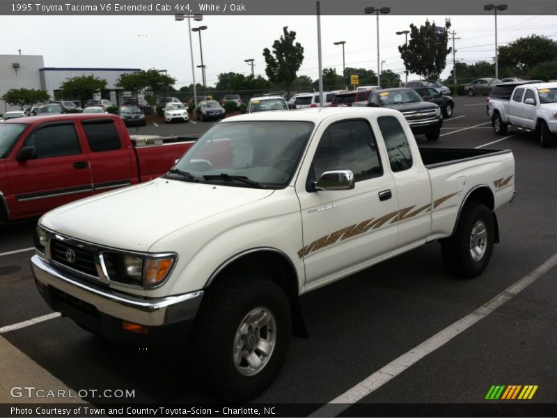 White / Oak 1995 Toyota Tacoma V6 Extended Cab 4x4