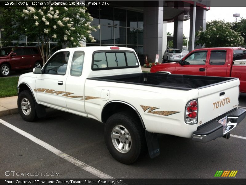 White / Oak 1995 Toyota Tacoma V6 Extended Cab 4x4