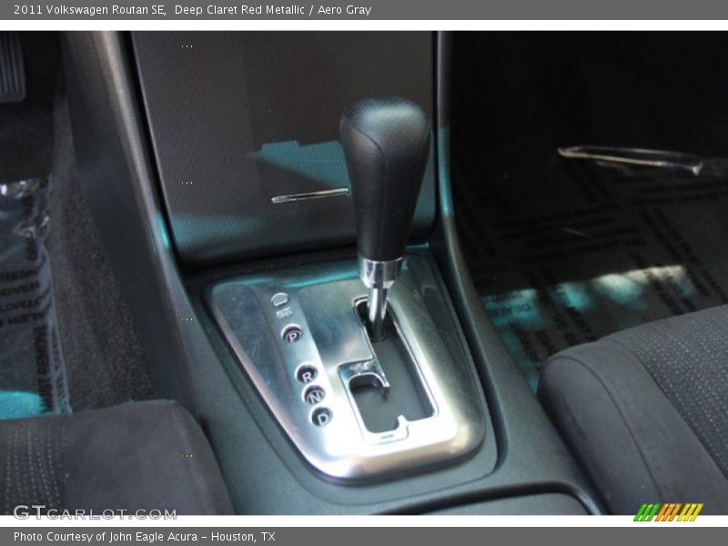 Deep Claret Red Metallic / Aero Gray 2011 Volkswagen Routan SE