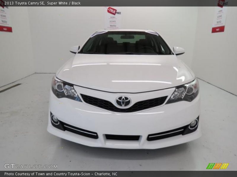 Super White / Black 2013 Toyota Camry SE
