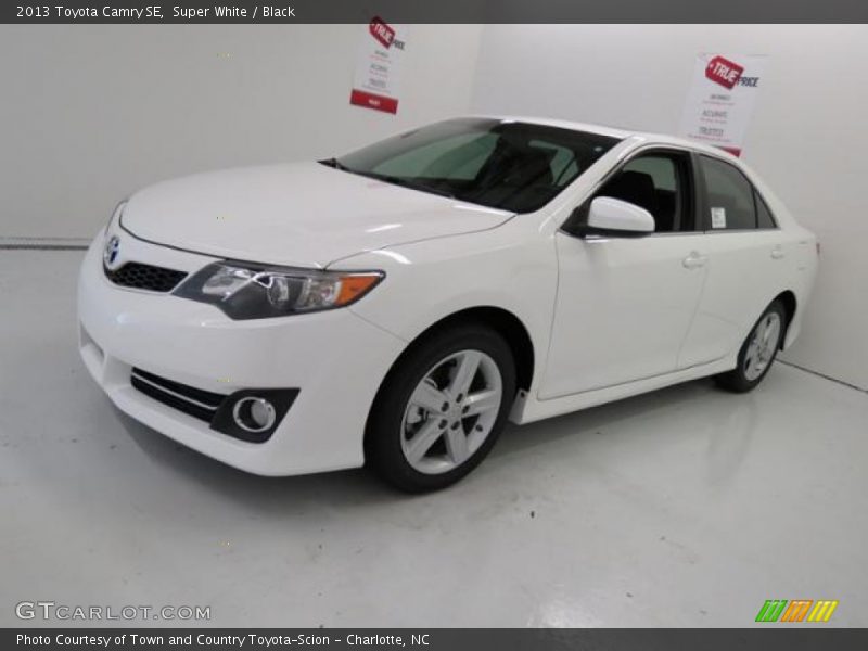 Super White / Black 2013 Toyota Camry SE